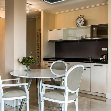 Διαμέρισμα Stylish With Glorious Garden *
